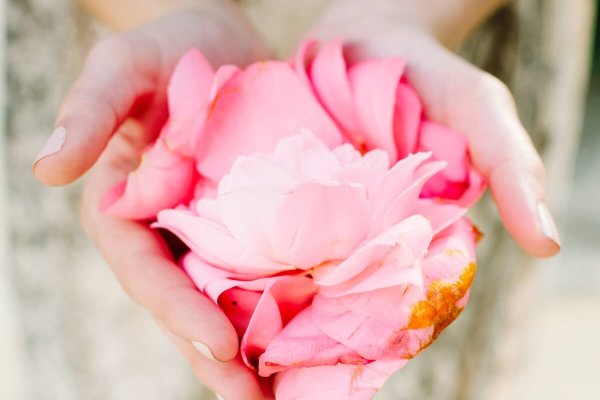 Hands-with-Peony